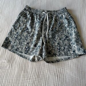 Lululemon 5” Lined Swim Shorts - Medium, Like New